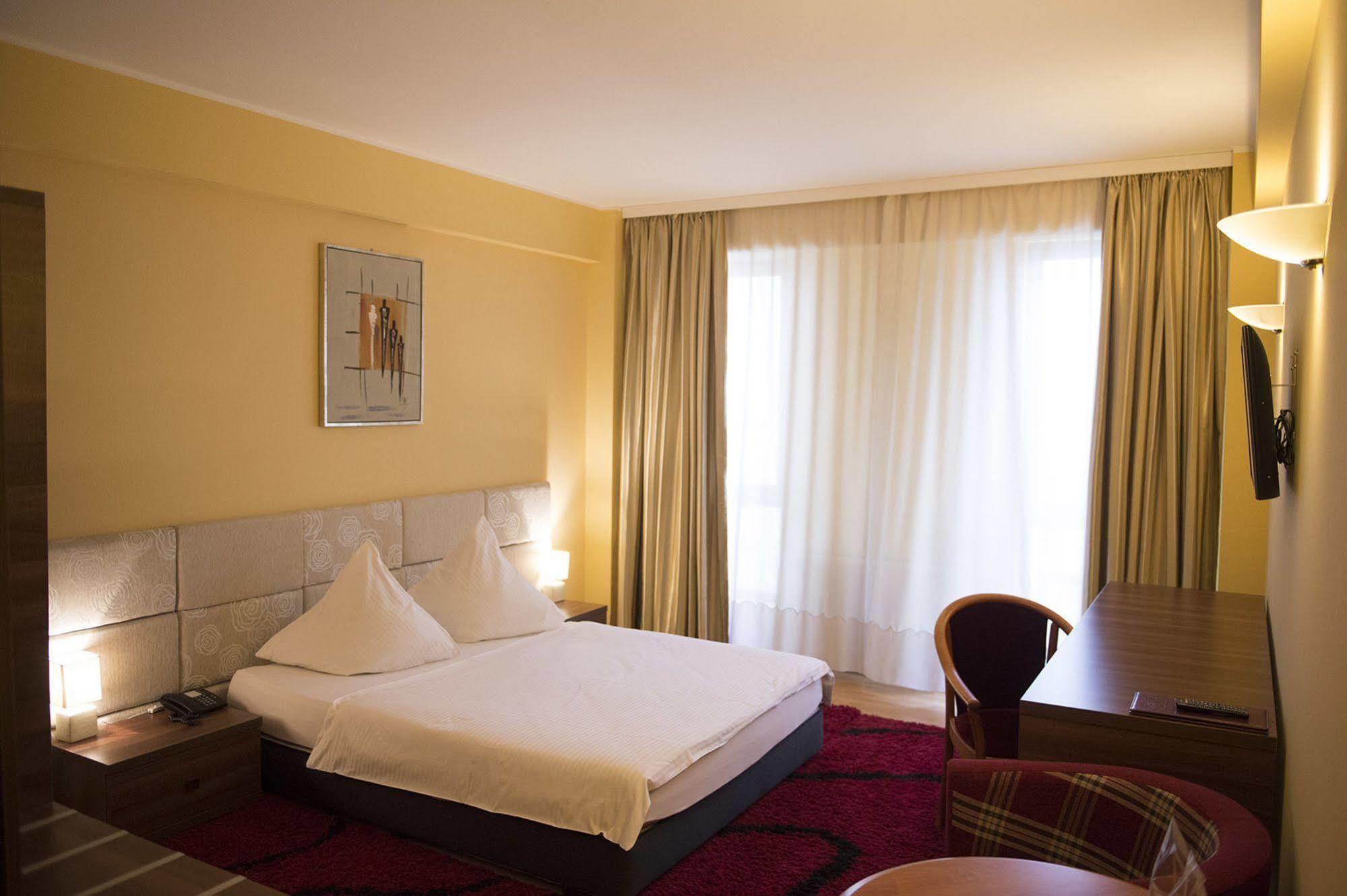 Hotel Perla D'Oro Тимишоара Экстерьер фото